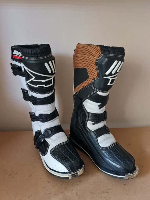 Мотоботи крос ендуро взуття чоботи екіпірування захист крос ендуро Kross Enduro