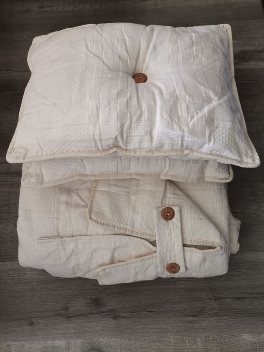 Colcha acolchoada com 2 almofadas