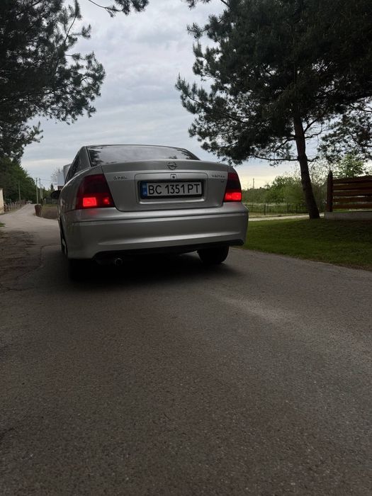 Opel vectra b 2000 року 1.8 бензин