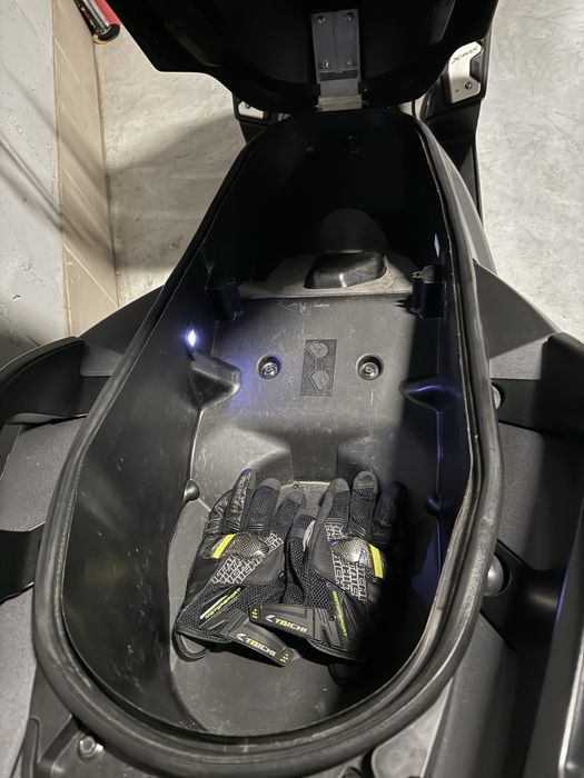 Продам максі-скутер Yamaha X-Max 300