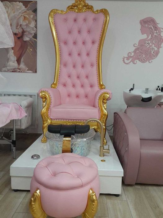 Здам робочі місця в оренду в салоні краси.