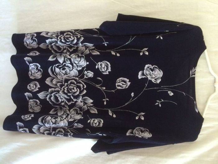 Bluzka granatowa w białe kwiatki