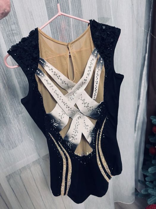 Продаеться купальник для виступів