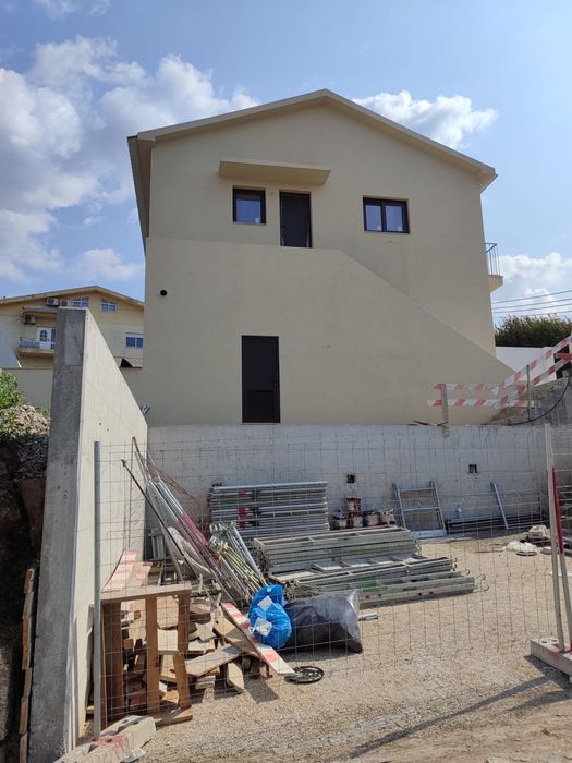 Pintura fachadas, capoto, telhados, impermeabilizações em geral