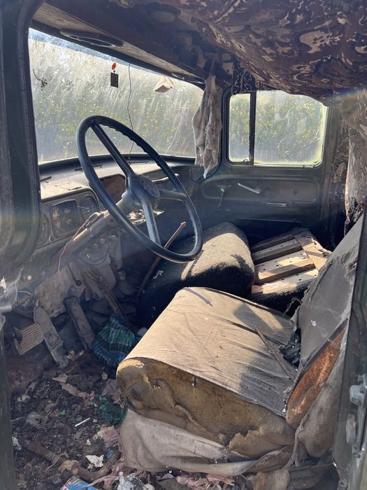 ЗІЛ-130 з фургоном під відновлення або брухт