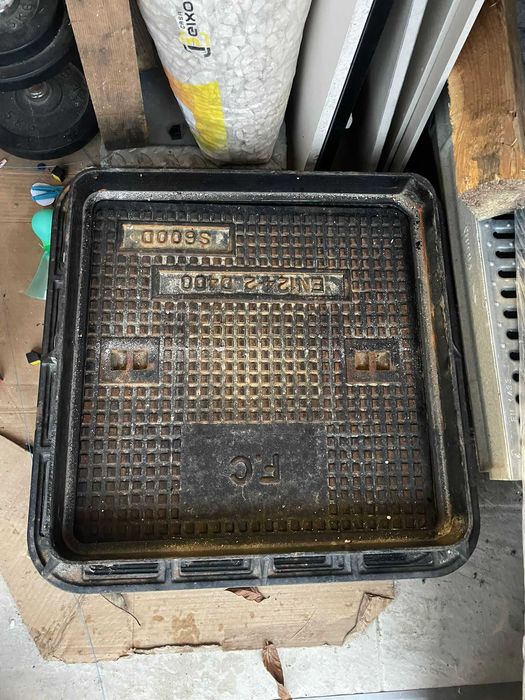 1 Tampa Saneamento Ferro Fundido 60X60 LISA D 400 (tenho 3 UNIDADES)