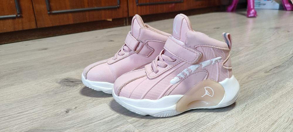 Кросівки для дівчинки