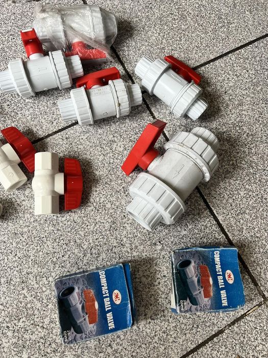 шаровые краны из ПВХ и фитинги,уголки для труб,