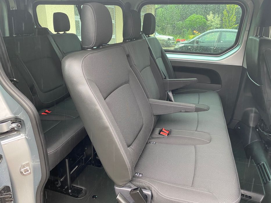 Nowy Renault Trafic 9-osobowy rok2025 wynajem busa bus wynajem