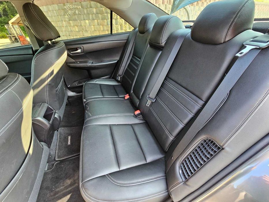 2017 Toyota New Camry Hybrid LE незначні пошкодження