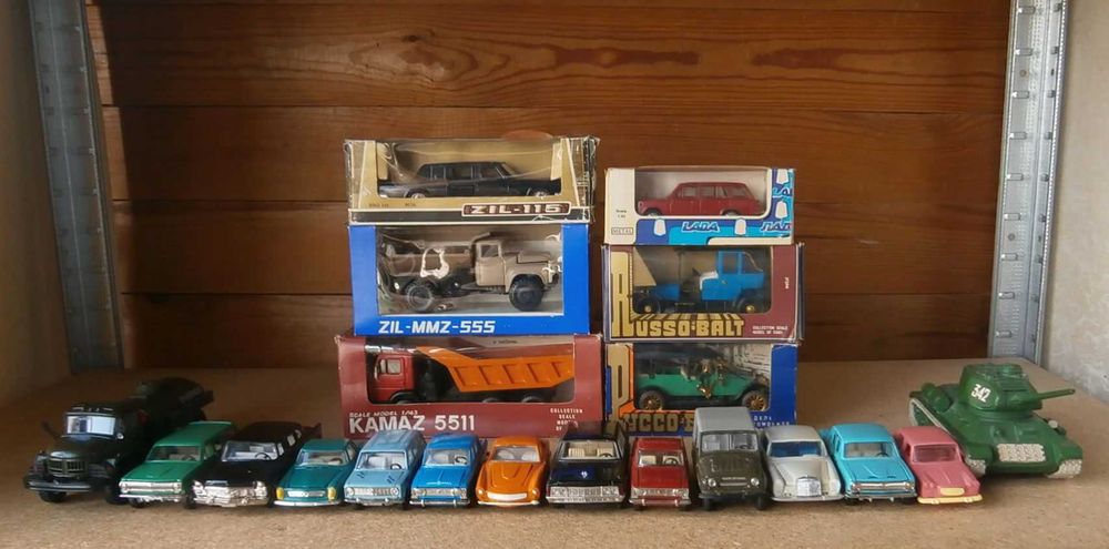 Модель авто ГАЗ Руссо Балт ВАЗ Зил УАЗ Москвич КамАЗ Ferrari 1:43 СССР