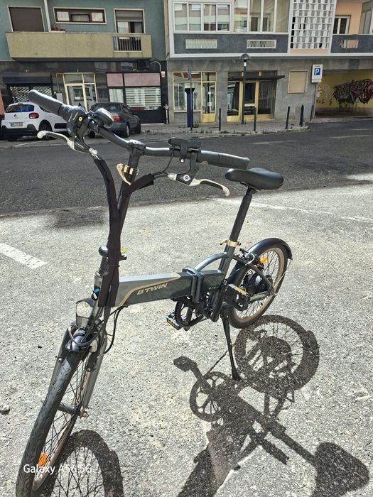 Bicicleta eléctrica dobrável