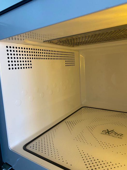 Micro-ondas WHIRLPOOL MWF421BL XTRASPACE (25 L - Com Grill - Preto)