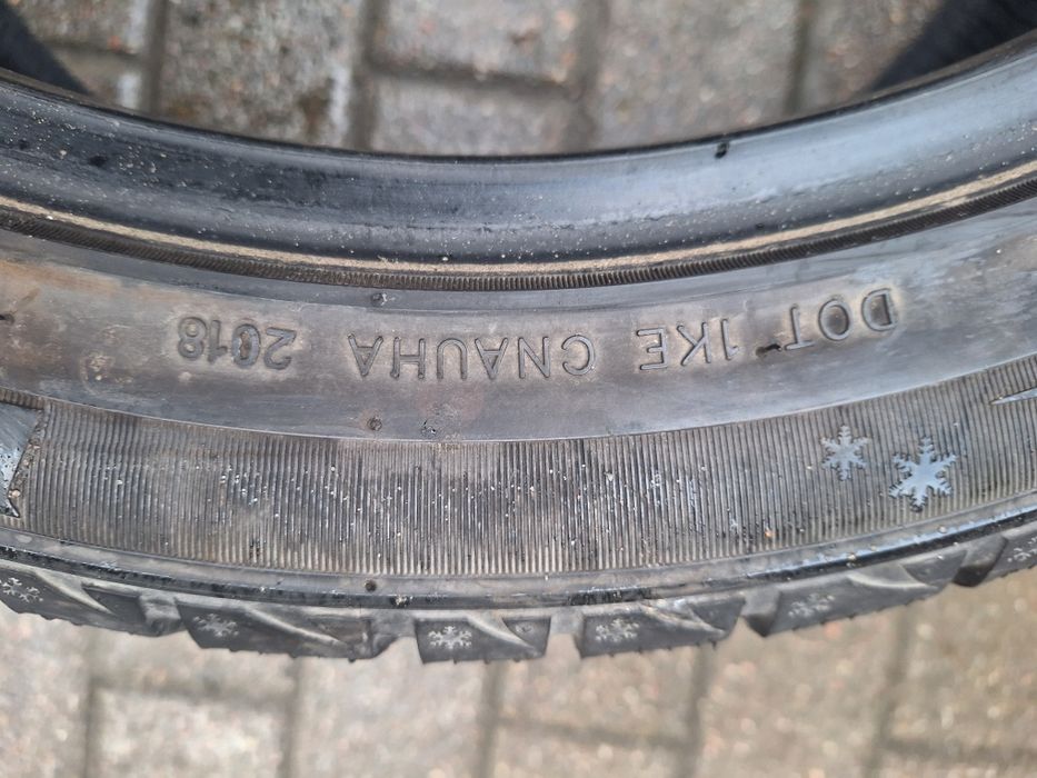 Opony zimowe R19/255/40 komplet