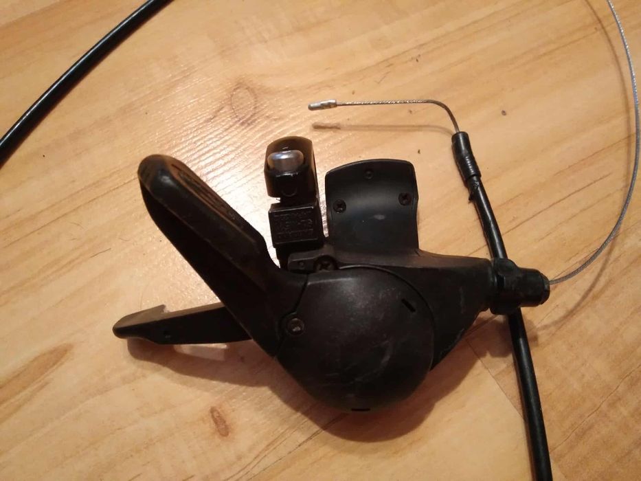 Prawa manetka Shimano Deore SL-M511.