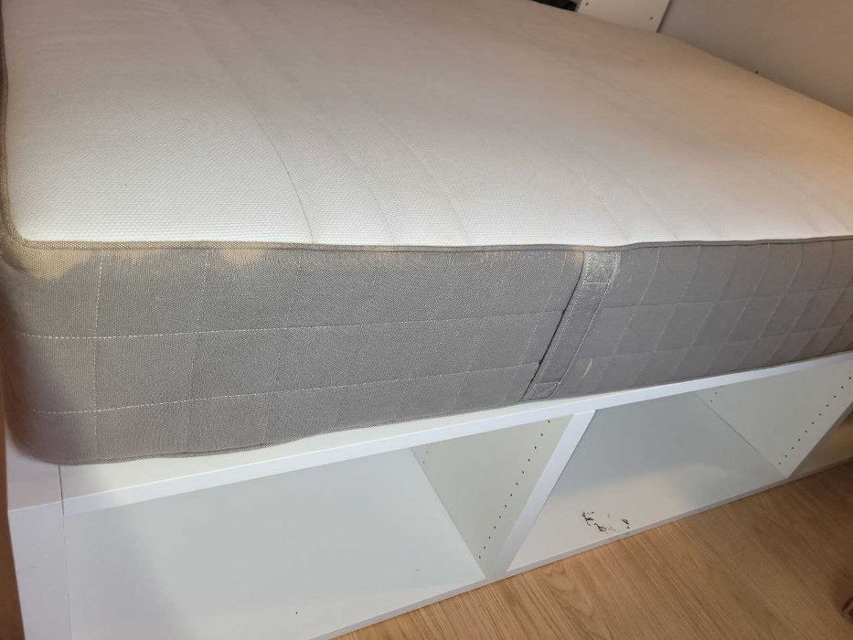 Cama + colchão IKEA