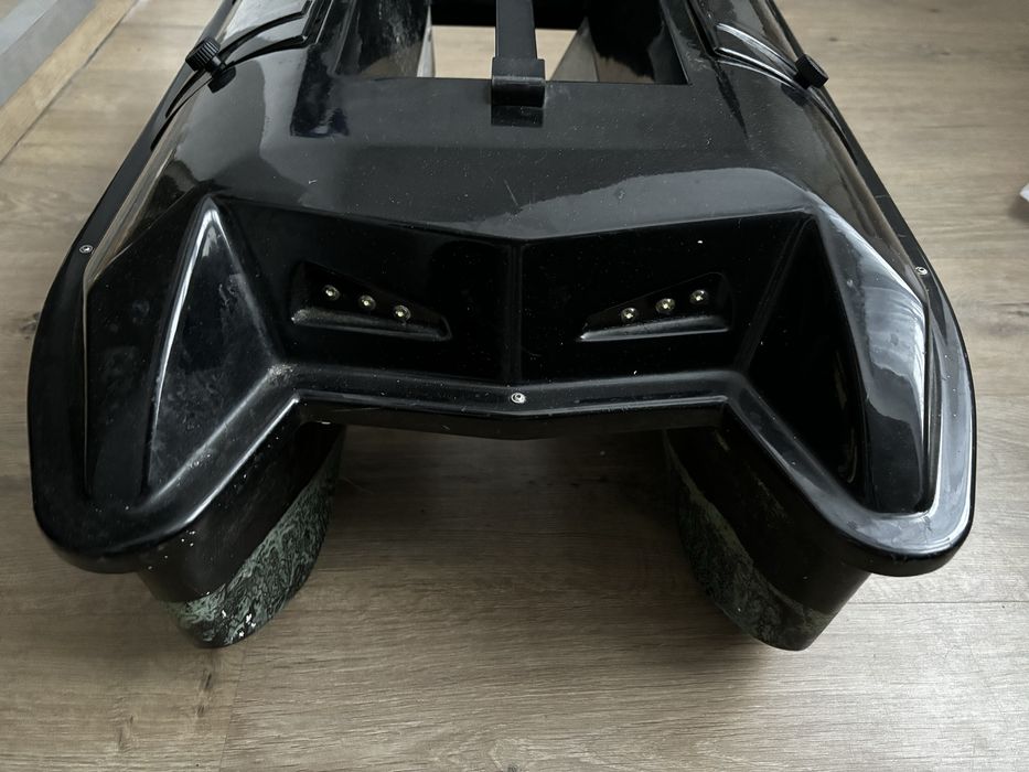 Łódka zanętowa na kadlubie magnum xxl