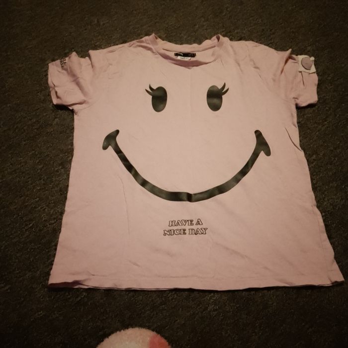 Różowa podkoszulka z uśmiechem