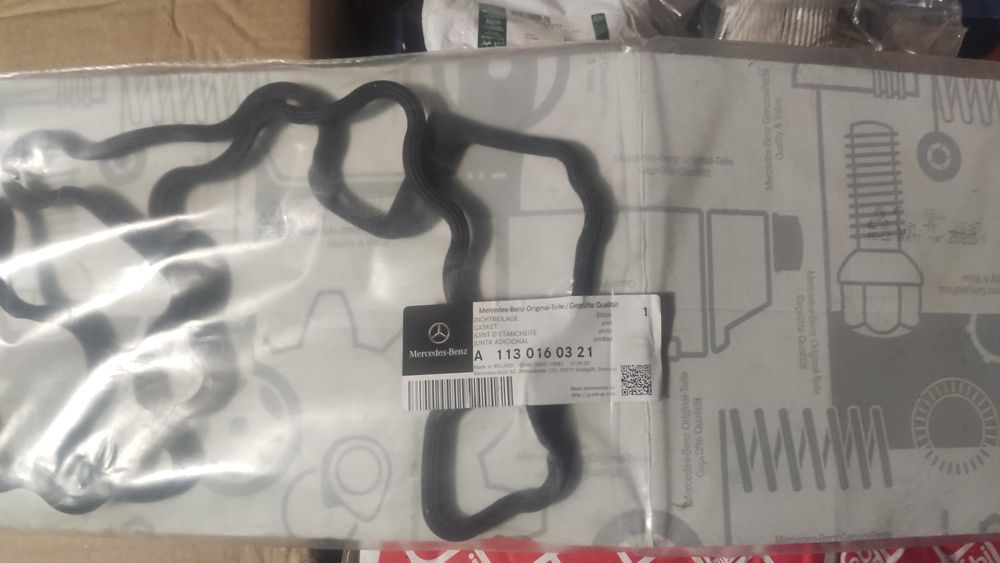 A1130160321 Mercedes прокладка клапанной крышки двигуна права нова
