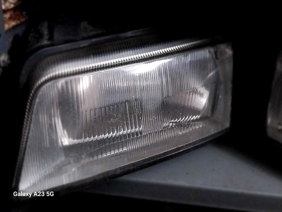 Faróis Audi a4 e bo. Estado