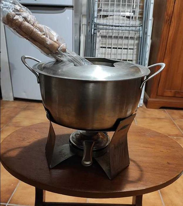 Fondue em inox com garfos