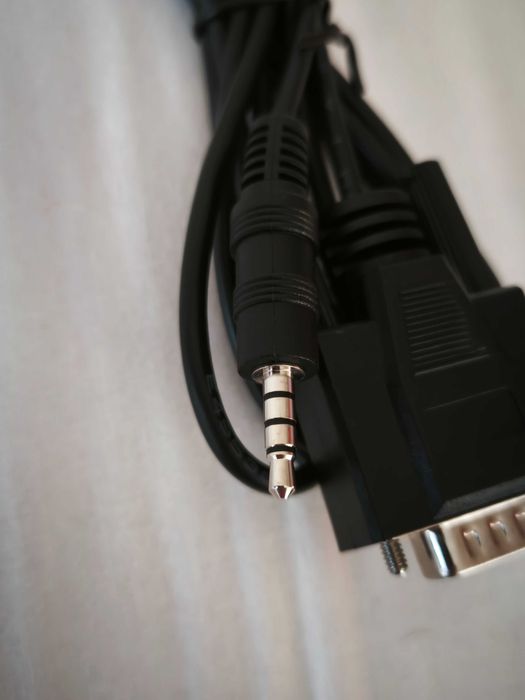Conector de 2,5 mm para adaptador DB9 fêmea. Nunca utilizado