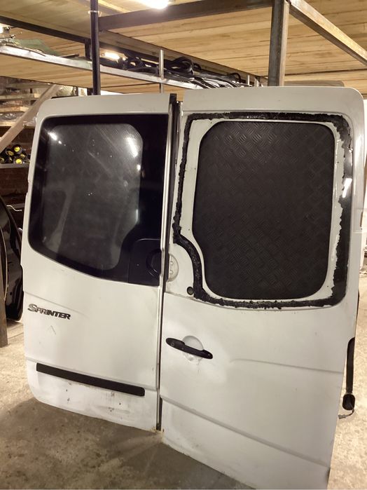 Дверка задня низька Spinter 906 Crafter Двері задні