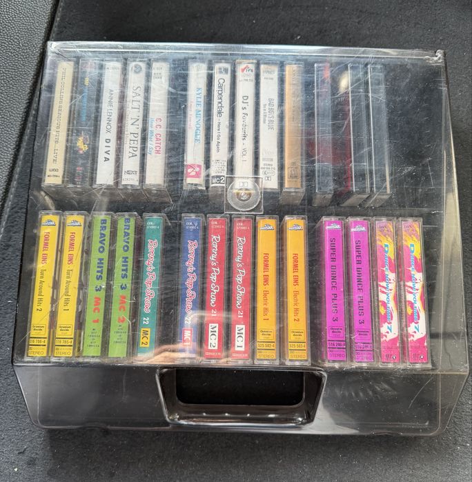 Kasety wraz z pudelkiem