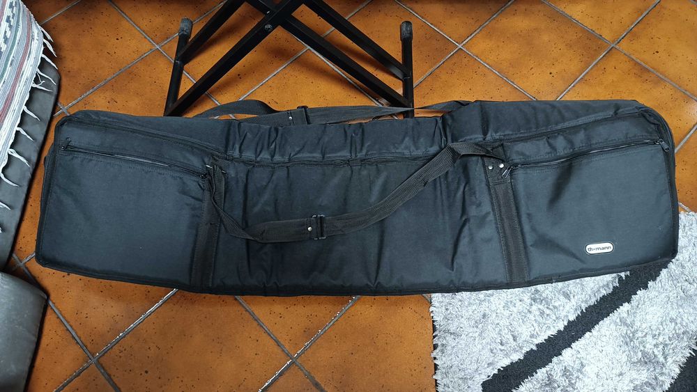 Piano Thomann DP-26 com extras