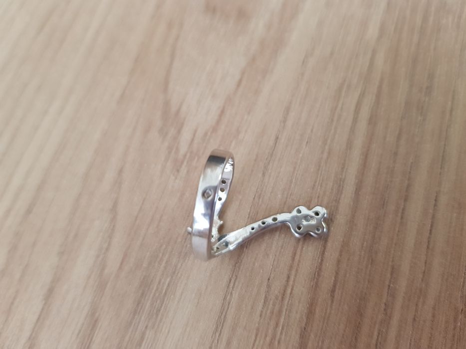 Srebrny pierścionek z kwiatami