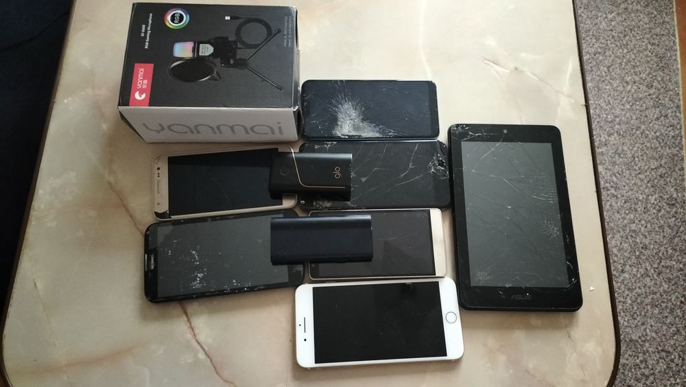 Продам телефоны есть робочий и не робочий