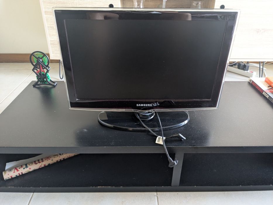 Televisão Samsung 22" (Modelo LE22D450G1W) - Como Nova