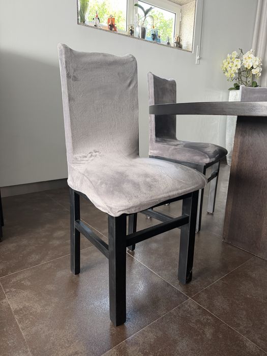 Seis cadeiras para mesa de jantar