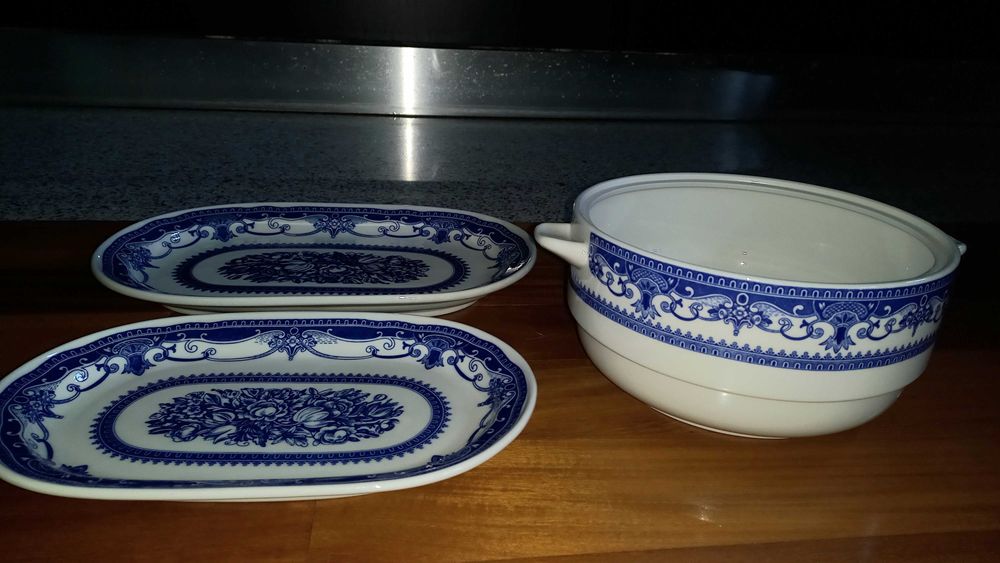 Conjunto de loiças "SP Coimbra Portugal"