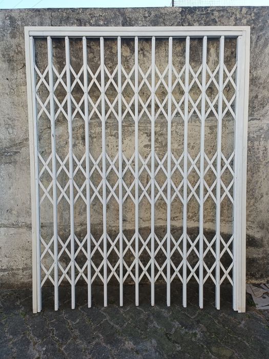 Vendo 3 grades de segurança