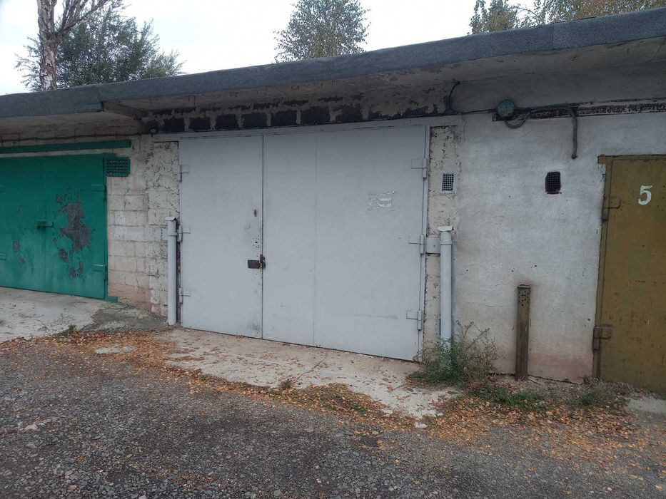 Гараж с подземным этажом.