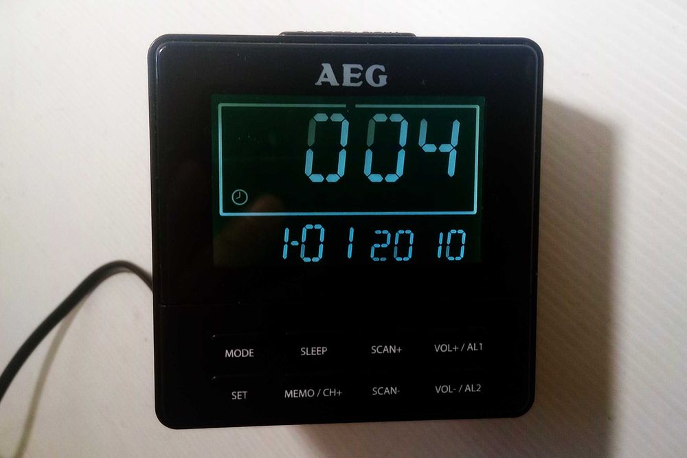 Relógio AEG rádio despertador FM