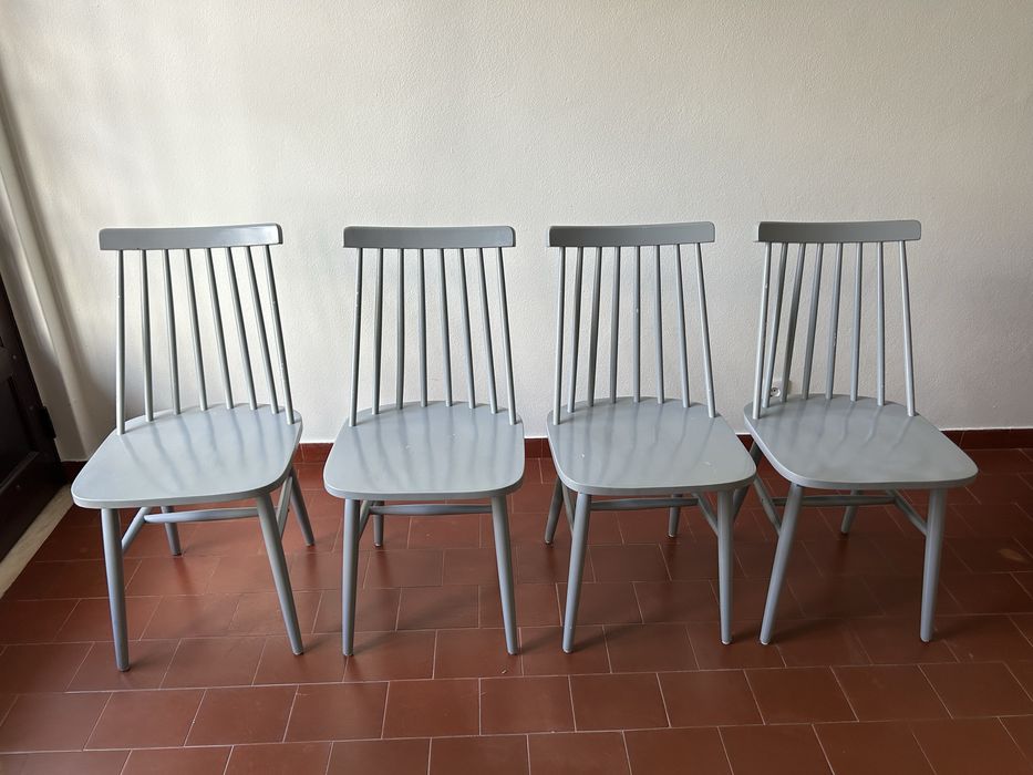 Cadeiras de sala de jantar cinzentas