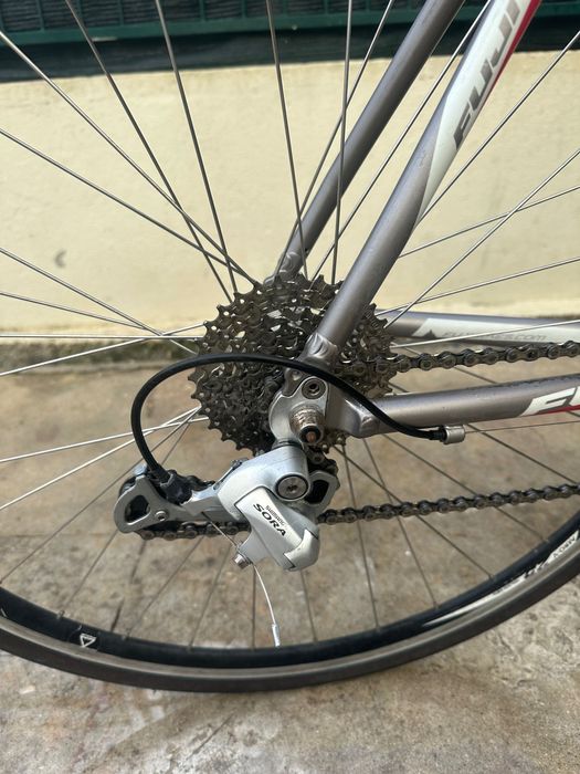 Bicicleta de estrada Fuji em muito bom estado