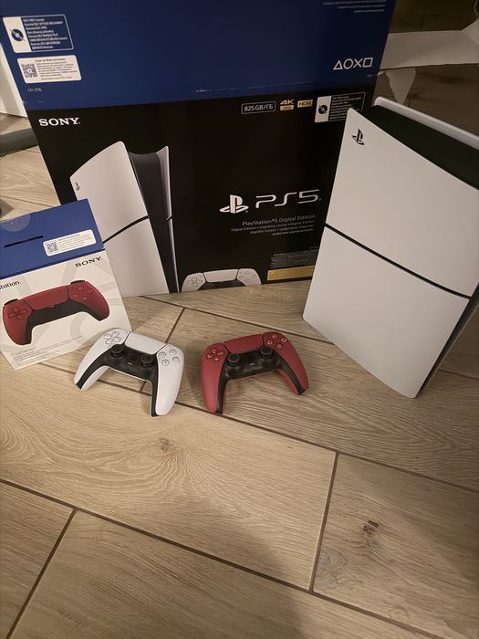 prawie NOWA PS5 slim 825 GB, bez napedu 2 PADY