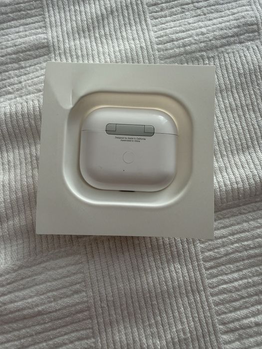 AirPods 3.