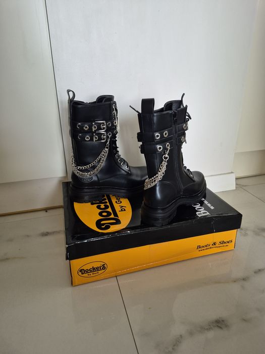 Botki ,oficerki firmy Dockers by Gerli nowe z łańcuchami r.39