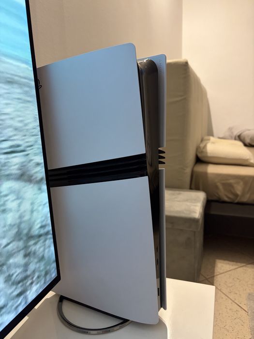 Playstation 5 Pro + Base Vertical e Comando