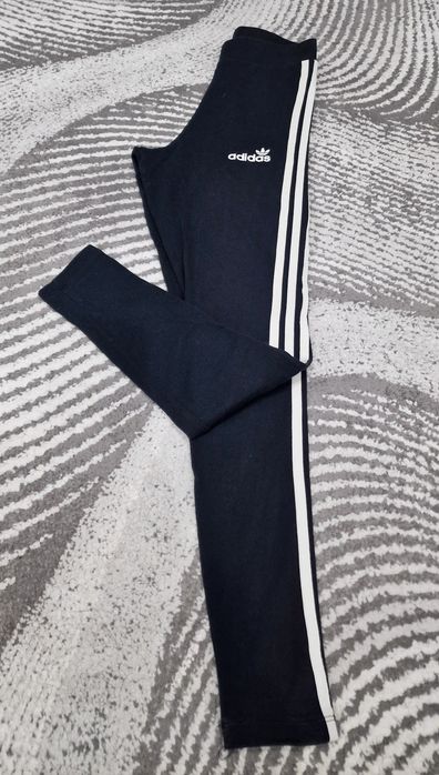 Legginsy sportowe "adidas".