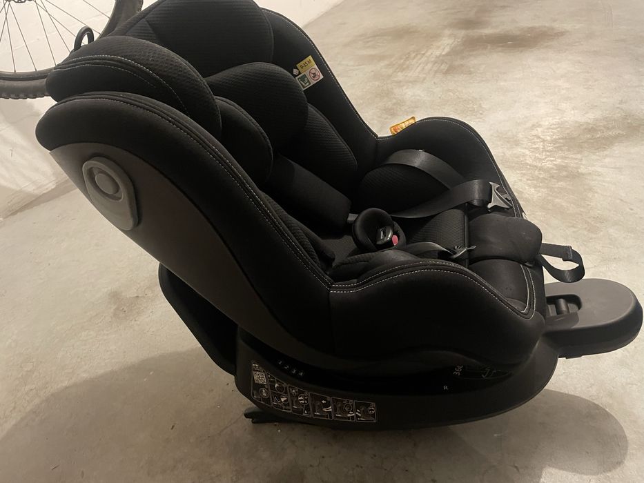 Cadeira auto Chicco iSize.