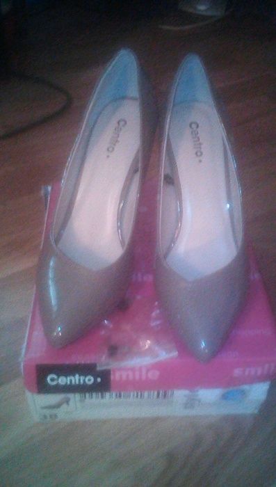 Туфли бежевые, лак