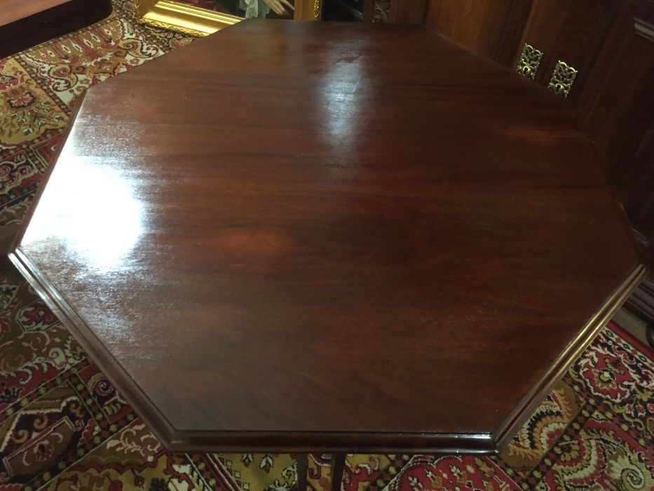 Mesa de apoio oitavada em vinhático - SALDO