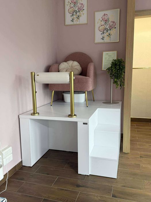 Podest do pedicure dostępny od ręki PROMOCJA!! CENA BRUTTO! NOWY WODOODPORNY! z miejscem na nogi