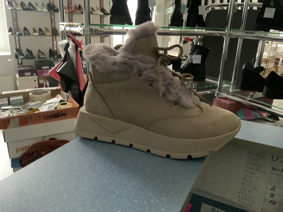 Ботинки  женские кроссовки белые спортивные зимние демисезонные