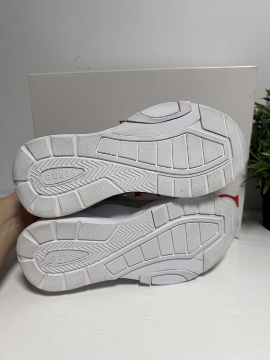 Wygodne sneakersy Guess